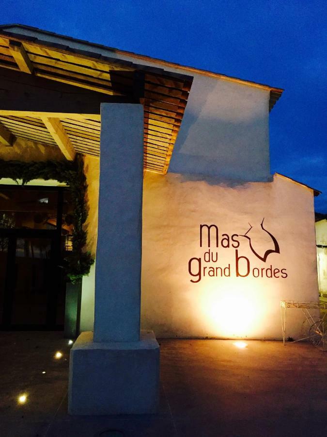 Mas Du Grand Bordes Acomodação com café da manhã Saint-Laurent-dʼAigouze Exterior foto