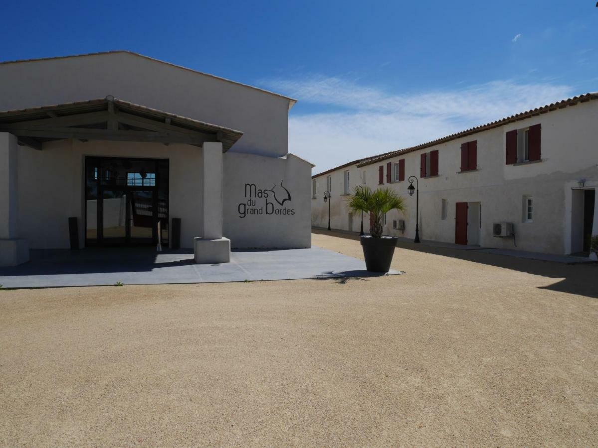 Mas Du Grand Bordes Acomodação com café da manhã Saint-Laurent-dʼAigouze Exterior foto